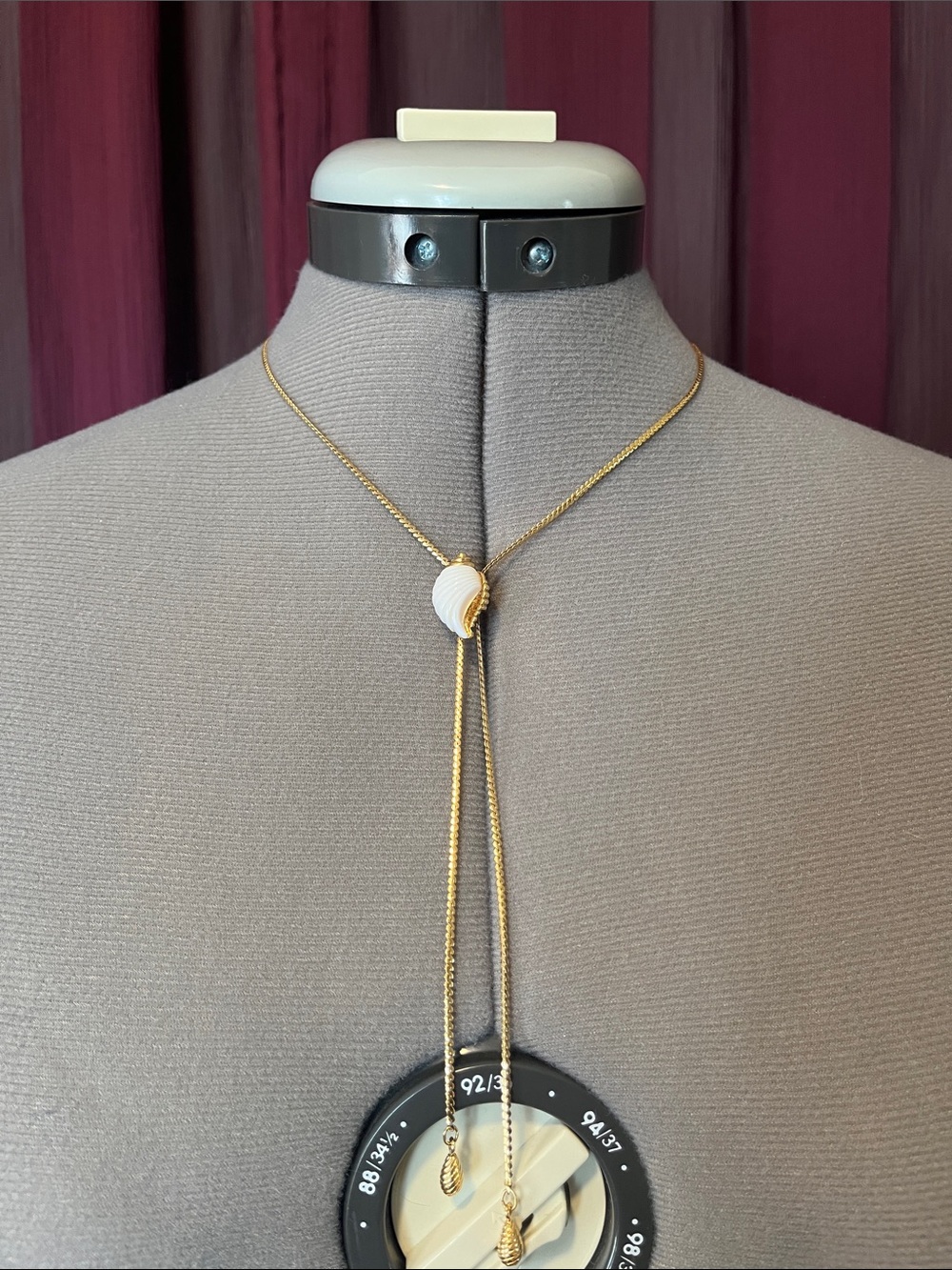 1985 Avon "Sea Swirls" Shell Lariat, Goldtone & White, 28 Inches